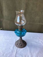 Kék üvegtartályos antik petróleum lámpa 40 cm.