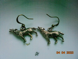Prairie wolf figural silver-plated 3d earrings