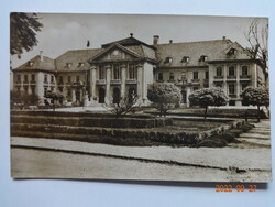 Régi képeslap: Komárom, Tanácsház, 1857
