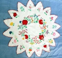 Flower-shaped embroidered tablecloth