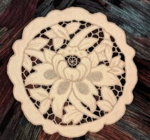 Embroidered round tablecloth in display case (l3980)