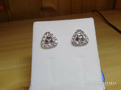 Plug-in earrings with special polished zirconia stones, the stone is pure zirconia.
