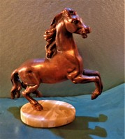 Nagyméretű bronz ló szobor márvány talapzaton / 24-21 cm, 1.7 kg /