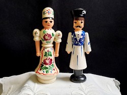 Pair of hand-painted wooden dolls with a Kalocsa pattern, girl and boy in traditional clothes 12-13 cm
