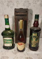 Padlásról, 1 liter Vilmos ágyas körte,1 liter Hubertus Erdei bogyókkal,1 üveg Tokaji Szamorodni 2000