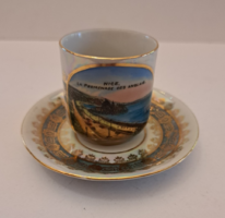 Porcelán emléktárgy, antik túrisztikai csésze aljal, Nice, Franciaország
