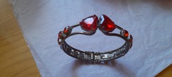 Retro openable bracelet with a red heart motif