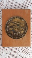 Retro memorial plaque, hardwood + copper/bronze, wood: 15.5 x 12 x 2 cm, plaque diameter: 9.3 cm, weight: 446 g.