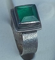 Ezüst gyűrű, szép zöld kővel, vintage stílus