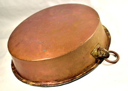 Red copper pan with a solid, simple style