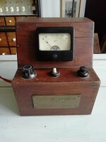 Mérőműszer, készítői jelzéssel, félvezető hőmérő, régi fa dobozos műszer, házilag készítve