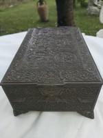 Gótikus bronz doboz. 18 sz.