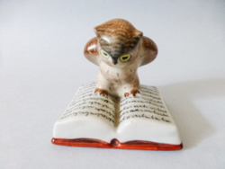 Drasche reading owl