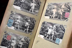 5 darabos sorozat antik Bergeret humoros  fotó képeslap  gyerekek  Pierott almával és a katona