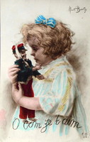 Antik grafikus üdvözlő képeslap  kisleány sérült játék katonával