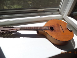 Mandolin no. 2. From the workshop of Arzt antal