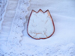 Gold-white tulip brooch / badge