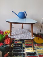 Retro design triangle smoking table