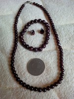 Jewelry set with garnet stone