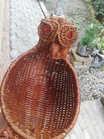 Owl-shaped basket-presenter-storage