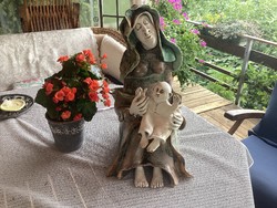 Vertel Andrea keramikus művész samott kisplasztikája. “Anya gyerekével”