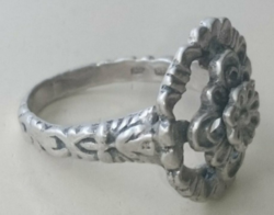 Gyönyörű antik ezüst gyűrű liliom, virág és szív motívumos kézi ötvösmunka