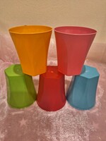 Retró,színes műanyag poharak 5db