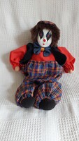 Retro porcelánfejű bohóc baba – 30 cm-es, kockás ruhás dekorációs figura
