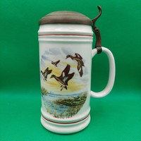 A mug with a hunting scene from Hollóháza with a lid