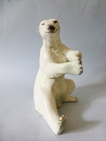Nagyméretű,gyönyörű porcelán jegesmedve