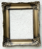 Wall mirror in a decorative frame