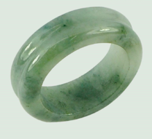 Real, 100% product. Arabic-style pastel green Thai jade ring 24.99 ct (inner diameter: 18 mm) h: 4990,-