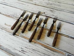 Fa nyelű vas étkészlet villái, 8 darab egyben, 19. század végi egyszerű darabok, evőeszköz