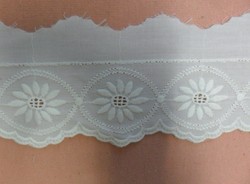 Madeira cotton lace 8 cm wide. 13 meters long.