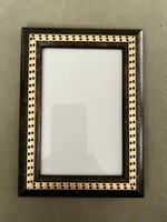 Wood-effect picture frame, gold-colored decoration, flat glass 13.5X18.5 cm