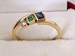 Női arany gyűrű, brill, smaragd és zafír kövekkel