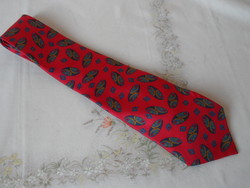 Red patterned silk tie