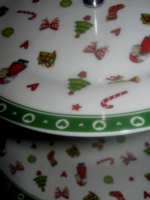 Christmas-patterned tiered porcelain offering