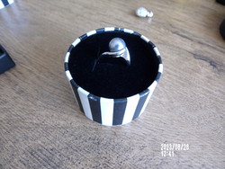 White gold ring with Tahitian pearl
