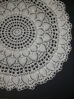Round crochet tablecloth (diameter 75cm)