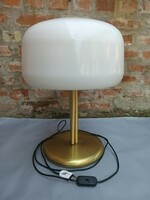 Bauhaus stílusú asztali lámpa.