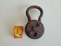 Régi antik nagy méretű vas lakat 0,8 kg