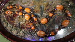47 cm-es , különleges , muráno-i kézműves gyöngyökből és márványos üveggyöngyökből álló nyaklánc .