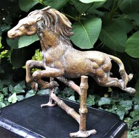 Showjumping horse bronze statue
