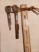 Zár biztosító 2 darab kulcsával