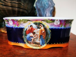 ALT WIEN CENTERPIECE