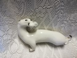 Porcelán hermelin figura