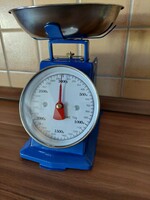 Kitchen scales are a timeless piece for every kitchen in blue