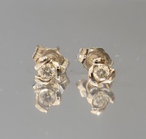 Modern 14 K fehér arany, brill, gyémánt fülbevaló 0,90 g
