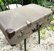 Régi fém csatos koffer, bőrönd, retro koffer
